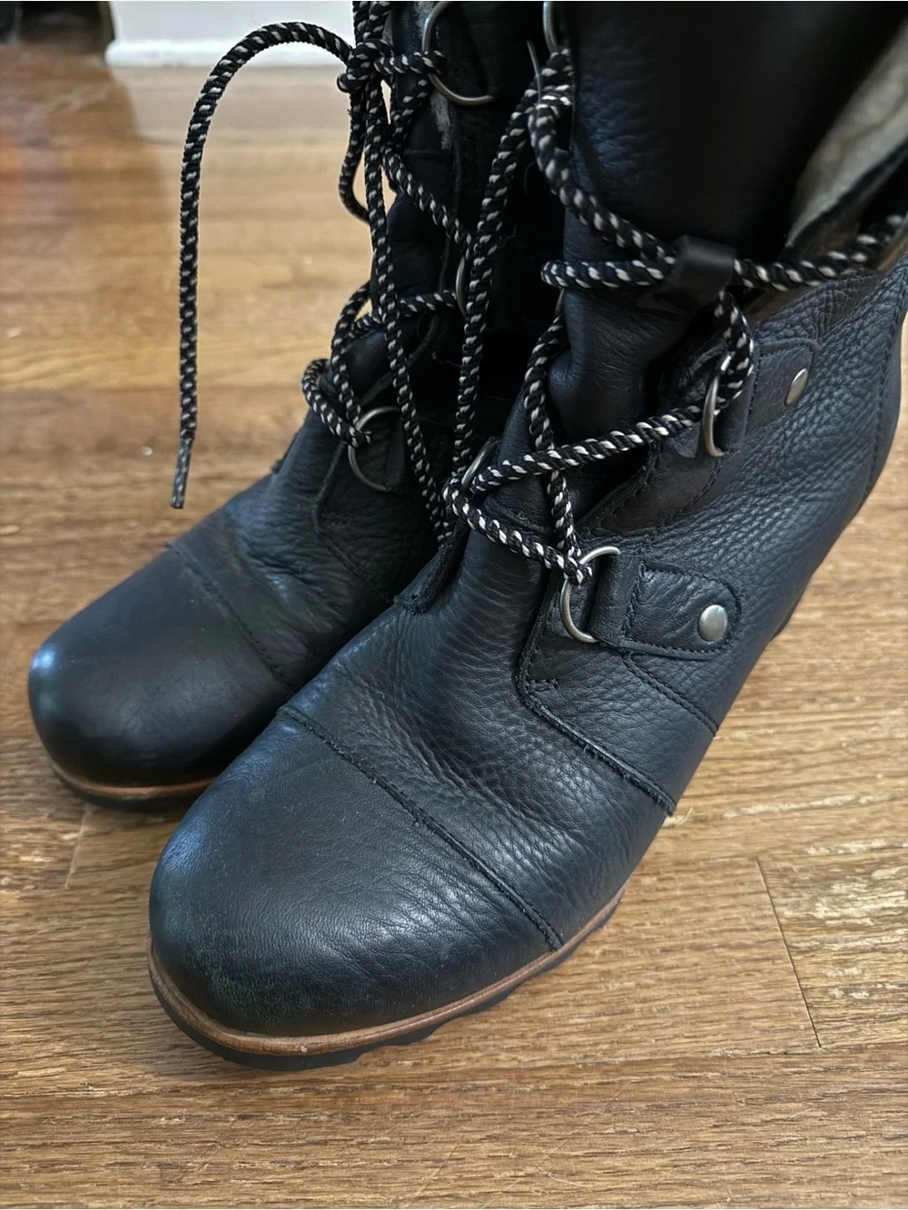 Sorel Joan of Arctic Wedge Black Lace-Up Faux-Shearling Boots Waterproof Sz 11